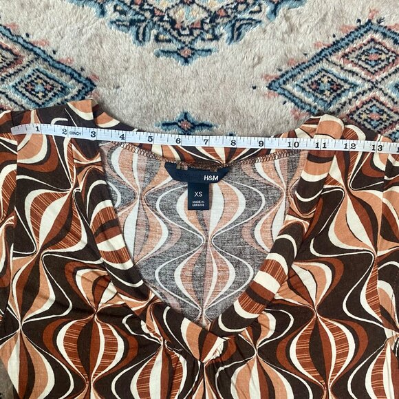 Vintage Retro-Print European V-Neck Cap-Sleeve Tee by H&M (Size XS) - Picture 11 of 16